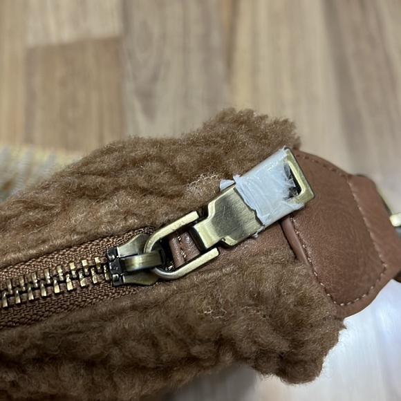 *SOLD* Anthropologie Sherpa Solstice Cozy Crossbody bag- brown - Picture 5 of 7